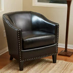 Poltrona Hawthorne Contemporary imbottita con borchie