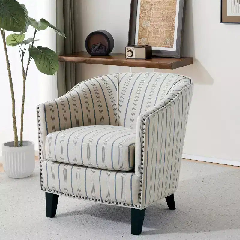 Poltrona Hawthorne Contemporary imbottita con borchie