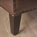 Poltrona Hawthorne Contemporary imbottita con borchie