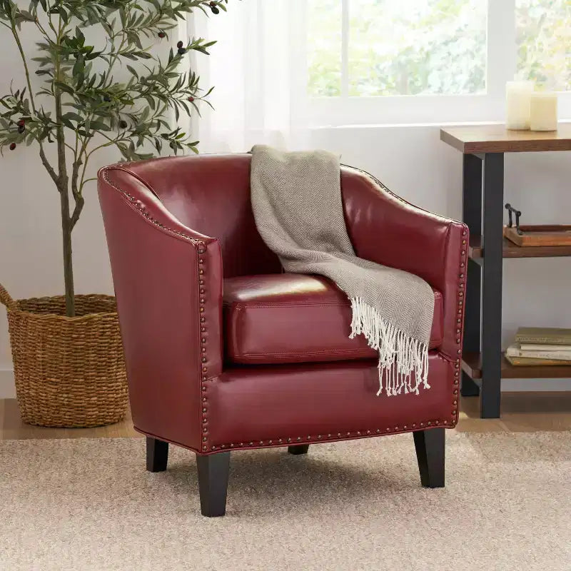 Poltrona Hawthorne Contemporary imbottita con borchie