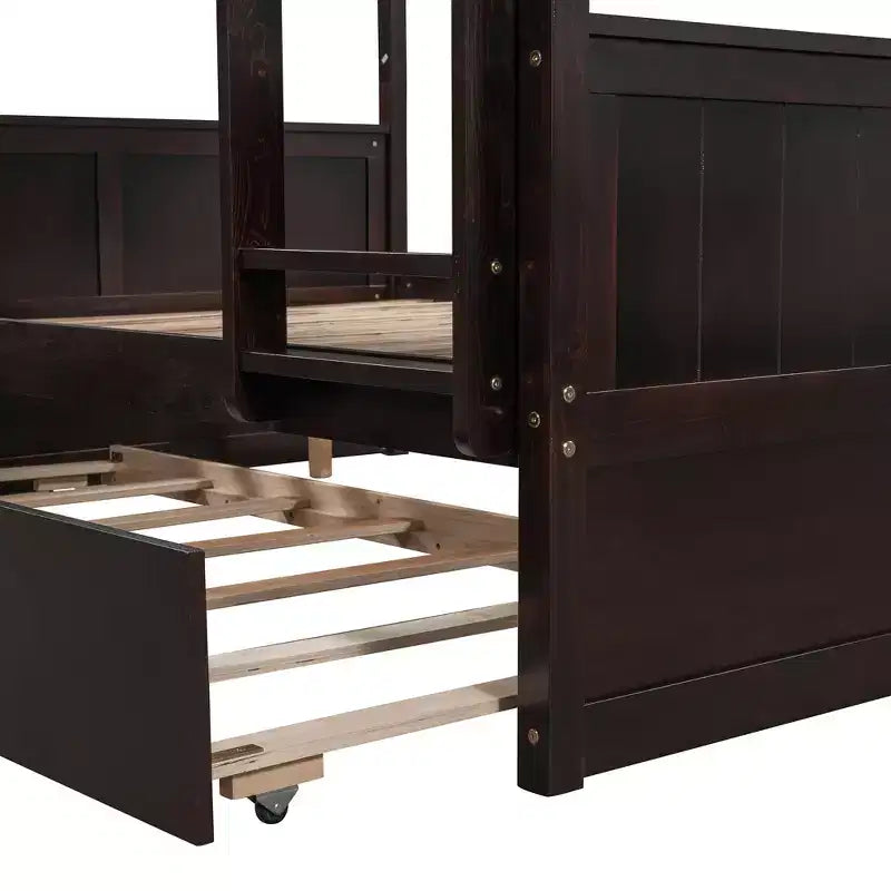 Letto a castello in legno Whisen, piazza e mezza su piazza e mezza, con letto estraibile singolo