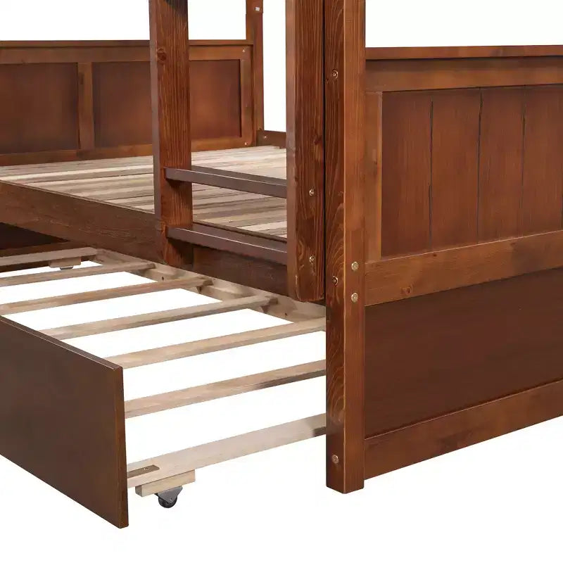Letto a castello in legno Whisen, piazza e mezza su piazza e mezza, con letto estraibile singolo