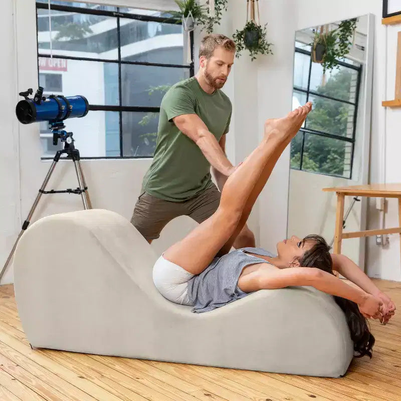 Avana Chaise Longue Elegante per Yoga - Prodotto negli USA - Ottima per Stretching, Rilassamento, Esercizi e Altro, 60P x 18L x 26A pollici, Grigio Chiaro