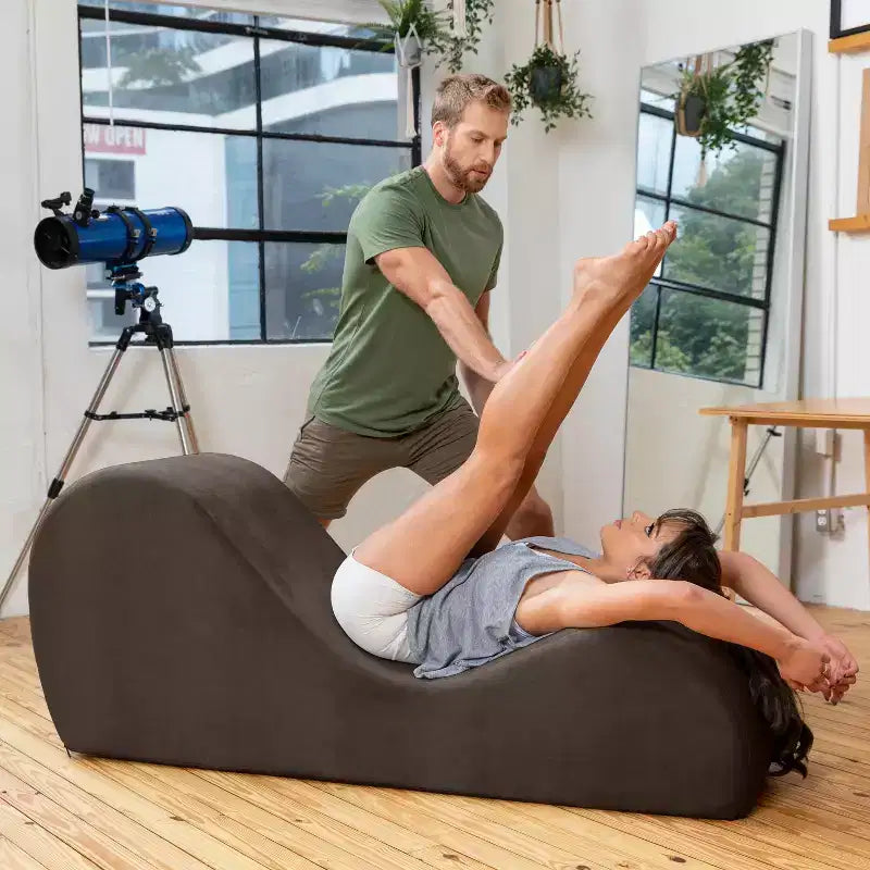 Avana Chaise Longue Elegante per Yoga - Prodotto negli USA - Ottima per Stretching, Rilassamento, Esercizi e Altro, 60P x 18L x 26A pollici, Grigio Chiaro