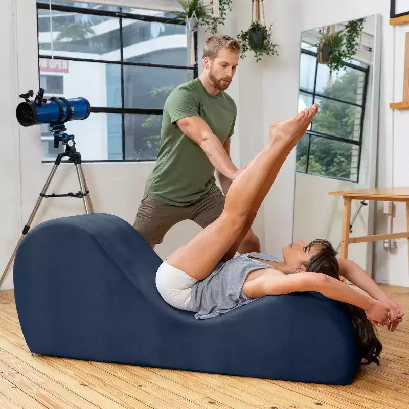 Avana Chaise Longue Elegante per Yoga - Prodotto negli USA - Ottima per Stretching, Rilassamento, Esercizi e Altro, 60P x 18L x 26A pollici, Grigio Chiaro
