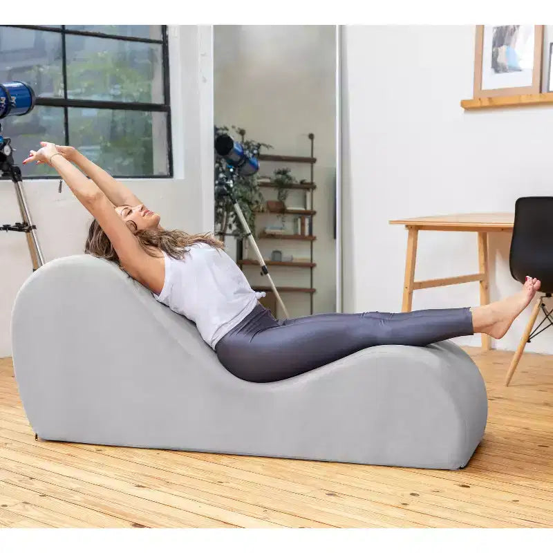 Avana Chaise Longue Elegante per Yoga - Prodotto negli USA - Ottima per Stretching, Rilassamento, Esercizi e Altro, 60P x 18L x 26A pollici, Grigio Chiaro