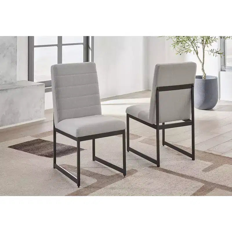 Signature Design by Ashley Tomtyn, Chaises de salle à manger modernes rembourrées, Lot de 2, Beige
