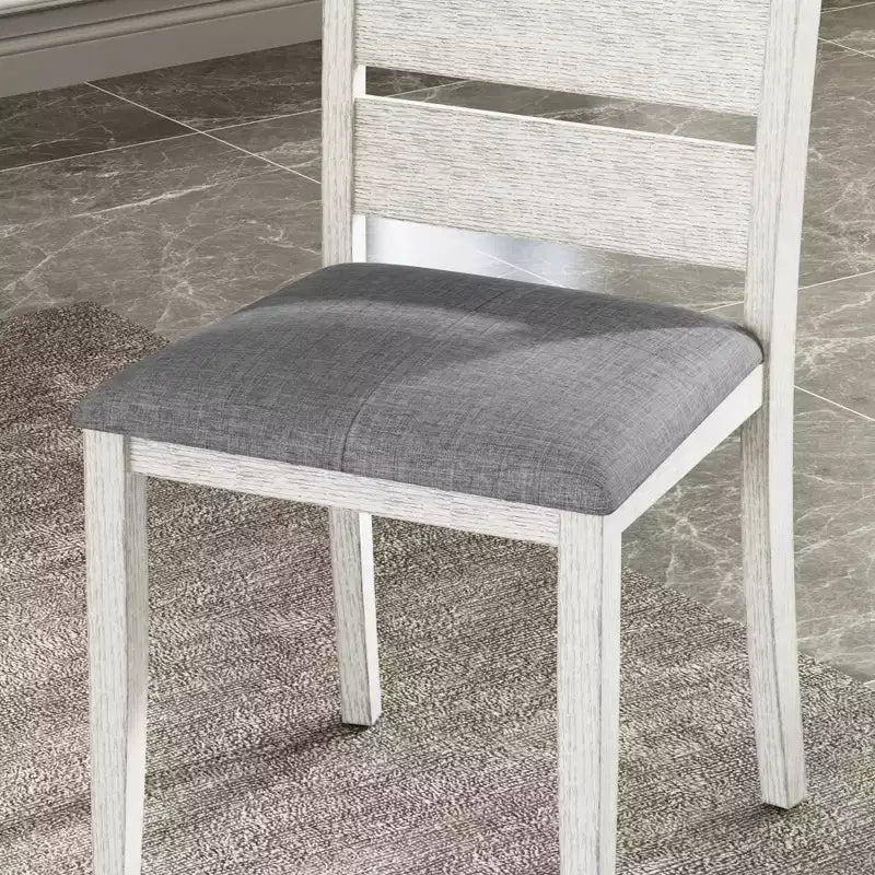 Set da pranzo rustico VECELO da 5 pezzi, tavolo quadrato in legno di gomma con ripiano e 4 sedie da pranzo imbottite senza braccioli per cucina, grigio
