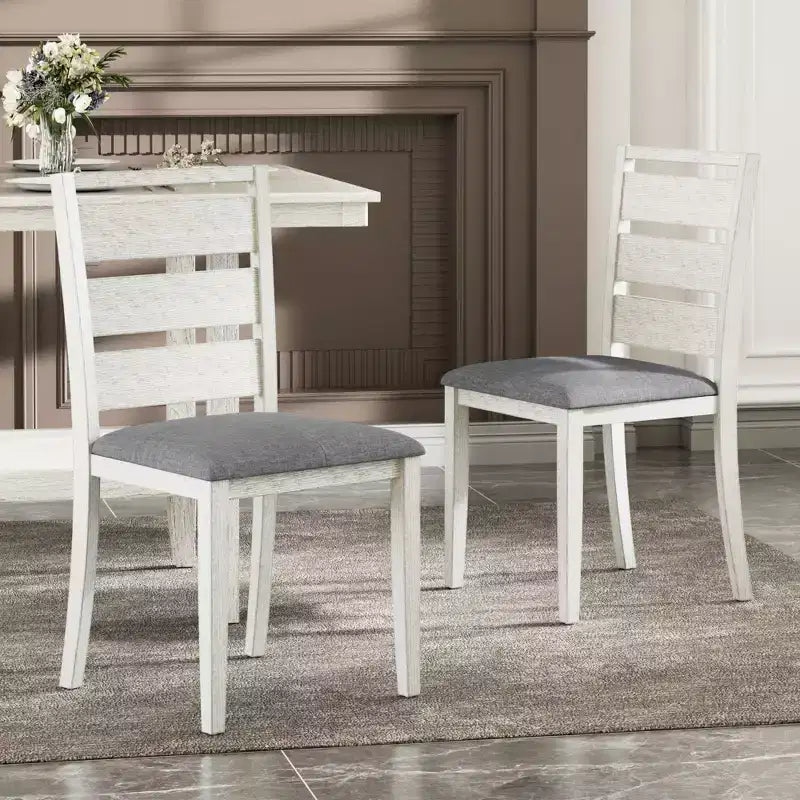 Set da pranzo rustico VECELO da 5 pezzi, tavolo quadrato in legno di gomma con ripiano e 4 sedie da pranzo imbottite senza braccioli per cucina, grigio