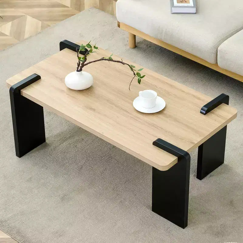 Tavolino da caffè in MDF color legno naturale, adatto a soggiorni e aree relax moderne e minimaliste