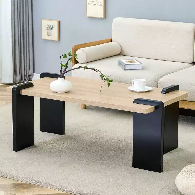 Tavolino da caffè in MDF color legno naturale, adatto a soggiorni e aree relax moderne e minimaliste