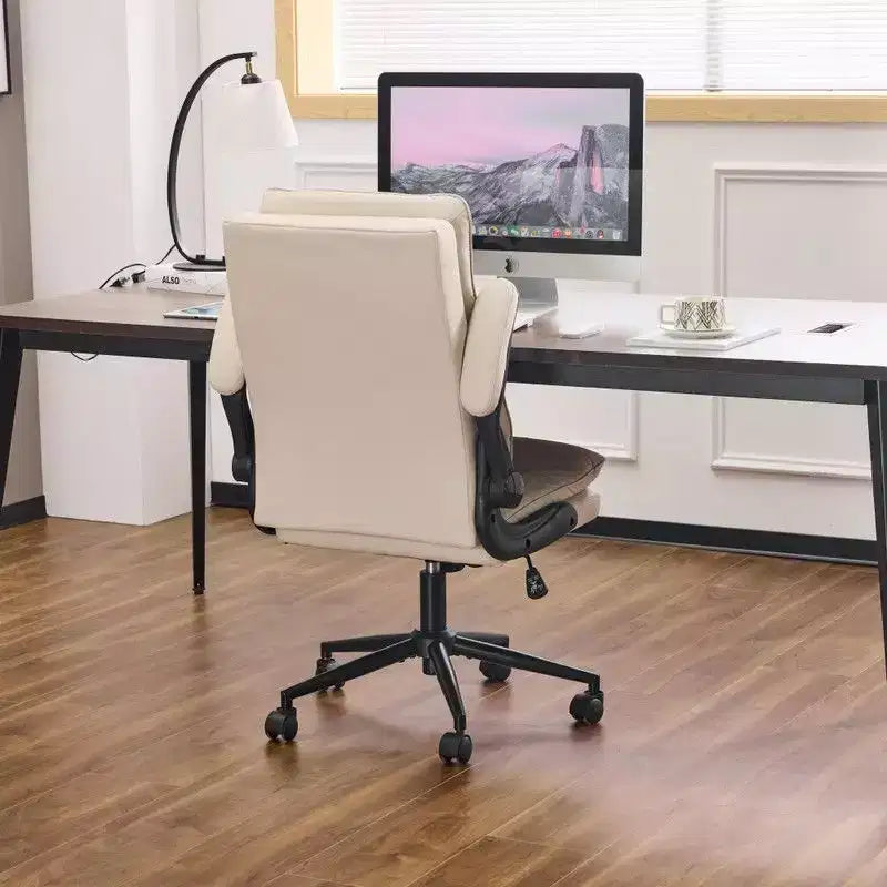 Fauteuil de bureau pivotant noir en cuir imitation chat avec points de tirage, dossier dissimulable et clous