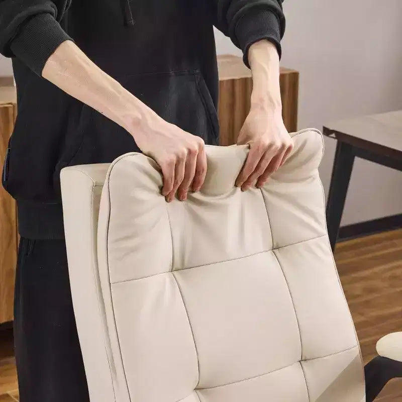 Fauteuil de bureau pivotant noir en cuir imitation chat avec points de tirage, dossier dissimulable et clous