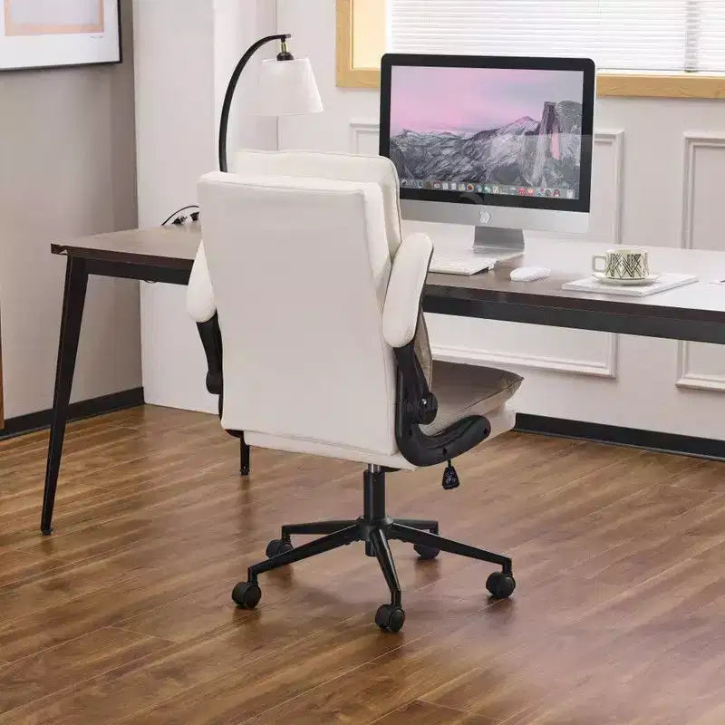Fauteuil de bureau pivotant noir en cuir imitation chat avec points de tirage, dossier dissimulable et clous