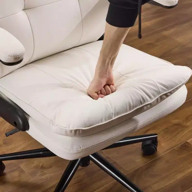 Fauteuil de bureau pivotant noir en cuir imitation chat avec points de tirage, dossier dissimulable et clous