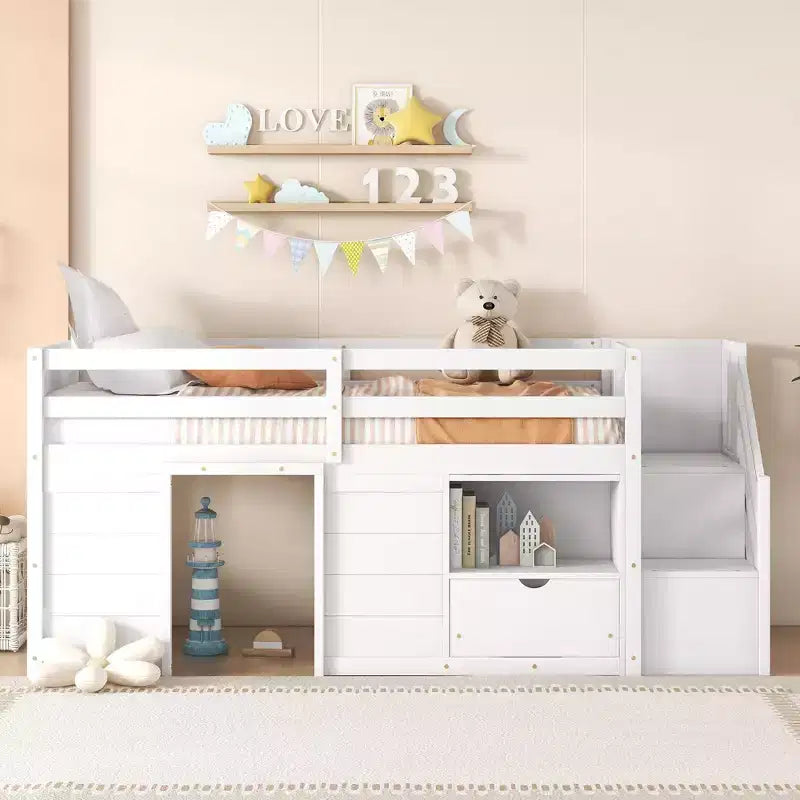 Letto a soppalco singolo Okak in legno massiccio con scale e vani portaoggetti, letti a castello a basso profilo singoli con cassetti e ripiani, letti a soppalco multifunzionali per bambini e ragazzi
