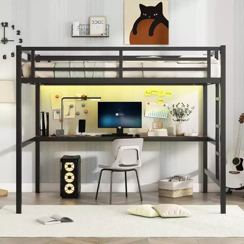 Lit mezzanine en métal Twin XL/Full avec prise de courant et lumières LED, bureau peu encombrant et design silencieux, noir - Certifié CPC - ModernLuxe