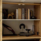 Étagères Famapy Bibliothèque Meuble de rangement en bois rustique avec portes sculptées et meuble de rangement mural assorti en prime