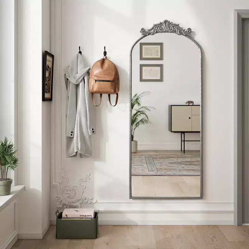 Specchio Vintage a Corpo Intero ad Arco 58x24, con Intaglio Ornamentale, Specchio da Parete per Arredamento Retro, Bronzo/Argento - ModernLuxe