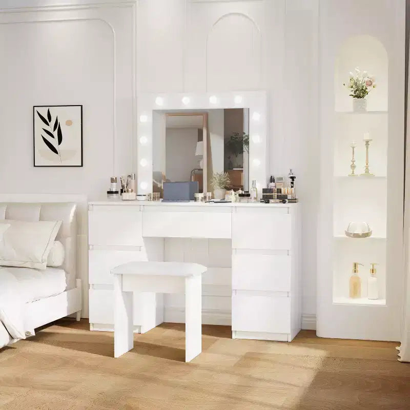 Coiffeuse contemporaine Okak avec miroir, coiffeuse de maquillage avec LED réglable, table de maquillage avec 7 tiroirs pour chambre à coucher