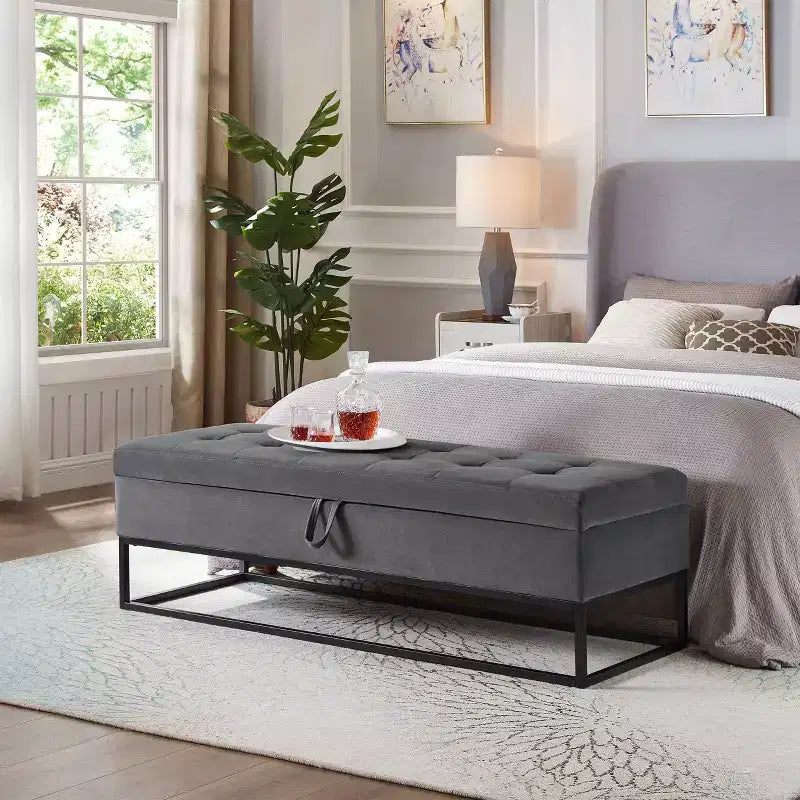 Okak 58.6 Panca contenitore in velluto con bottoni capitonné, base in metallo imbottita, poggiapiedi, sgabello, panca da letto per ingresso e camera da letto