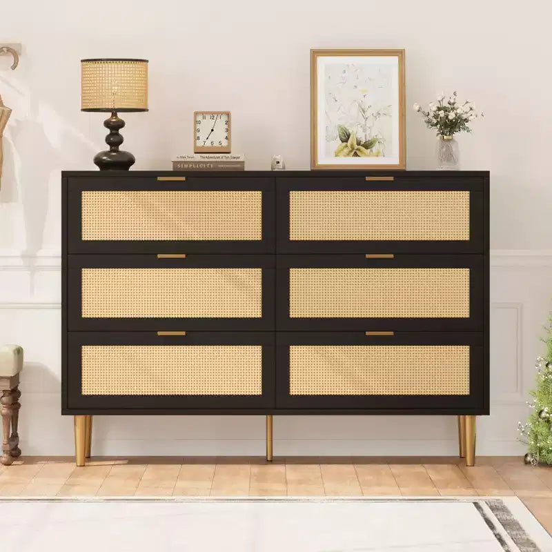 Cassettiera in rattan naturale a 6 cassetti con gambe e maniglie dorate, mobile contenitore ampio per camera da letto o soggiorno, design antiribaltamento e superficie superiore grande