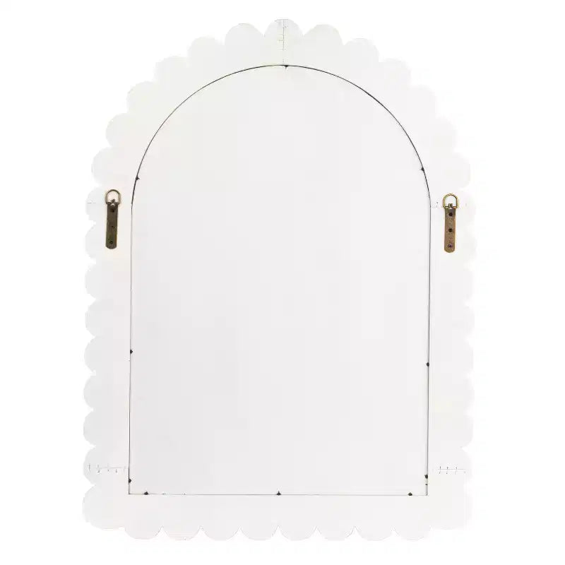 Specchio da Parete in Legno con Motivo a Ondine Rialzate Arrotondate, Finitura Bianca, di Storied Home