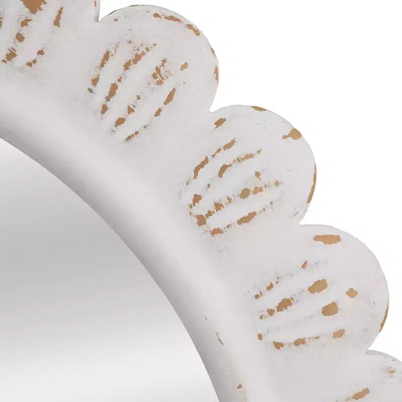 Specchio da Parete in Legno con Motivo a Ondine Rialzate Arrotondate, Finitura Bianca, di Storied Home