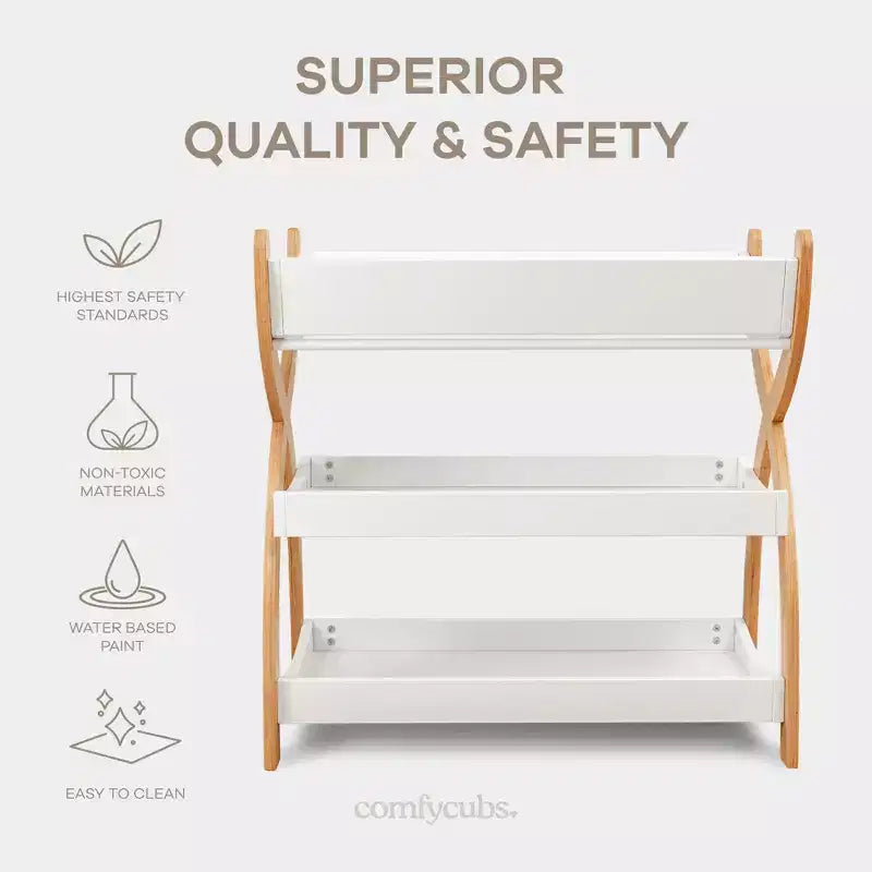 Fasciatoio Comfy Cubs – Robusta struttura in legno, look intramontabile con due ripiani aperti per gli accessori essenziali del neonato
