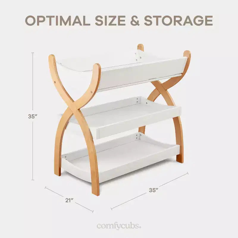 Fasciatoio Comfy Cubs – Robusta struttura in legno, look intramontabile con due ripiani aperti per gli accessori essenziali del neonato