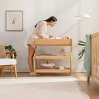 Fasciatoio Comfy Cubs – Robusta struttura in legno, look intramontabile con due ripiani aperti per gli accessori essenziali del neonato