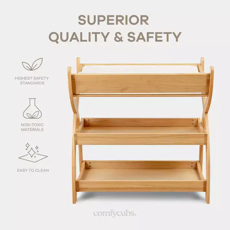 Fasciatoio Comfy Cubs – Robusta struttura in legno, look intramontabile con due ripiani aperti per gli accessori essenziali del neonato