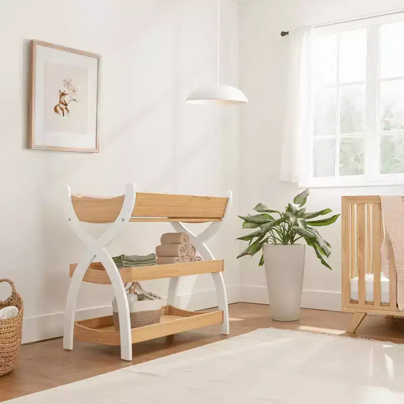Fasciatoio Comfy Cubs – Robusta struttura in legno, look intramontabile con due ripiani aperti per gli accessori essenziali del neonato