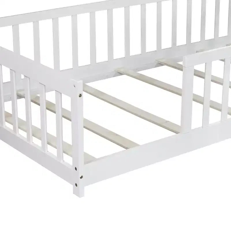 Letto a castello MAYEERTY con recinzione senza porta, spondine in legno di gomma bianco