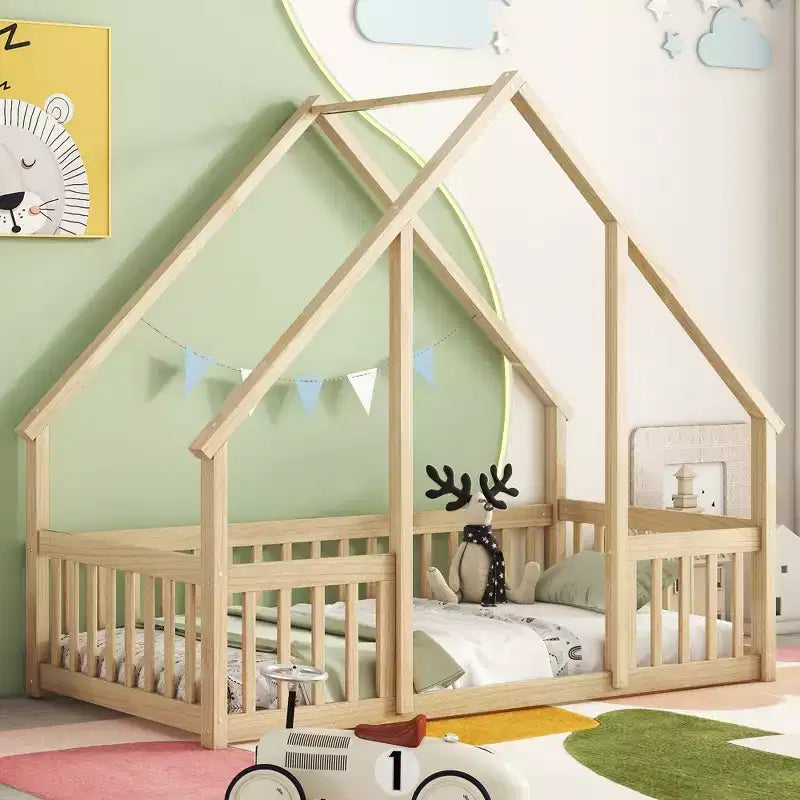 MAYEERTY Letto a pavimento singolo a forma di casetta in legno con recinzione e sponde, Beige