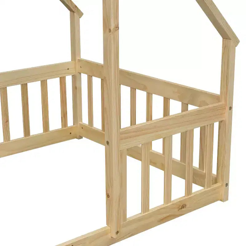 MAYEERTY Letto a pavimento singolo a forma di casetta in legno con recinzione e sponde, Beige
