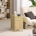 VINGLI Table d'appoint avec station de recharge, table de chevet en rotin avec tiroirs, petite table d'appoint avec armoire pour salon, chambre, couleur chêne