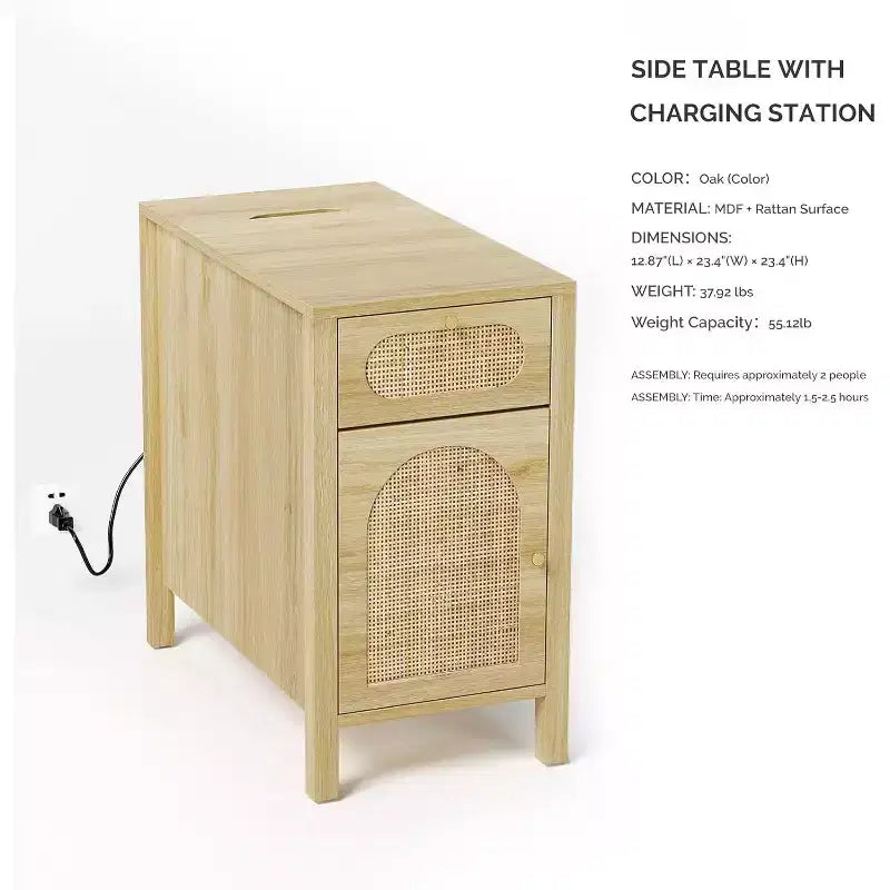 VINGLI Table d'appoint avec station de recharge, table de chevet en rotin avec tiroirs, petite table d'appoint avec armoire pour salon, chambre, couleur chêne