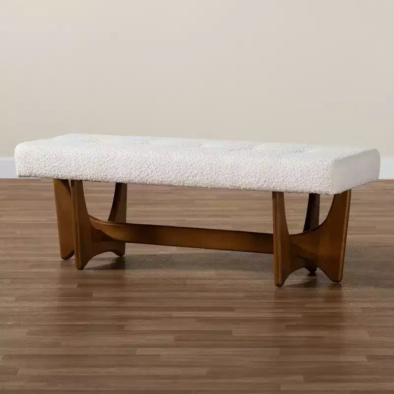 Panca Baxton Studio Theo, in tessuto beige-grigiastro in stile moderno di metà secolo, con finitura noce