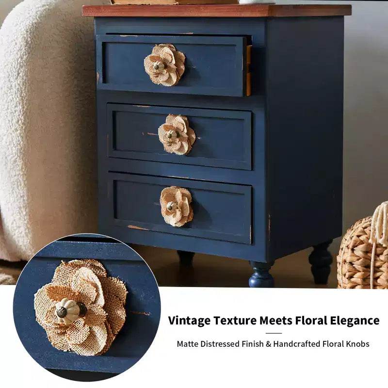 Comodino ModernLuxe con 3 cassetti e pomelli floreali, tavolino laterale da letto o da divano in stile rustico vintage