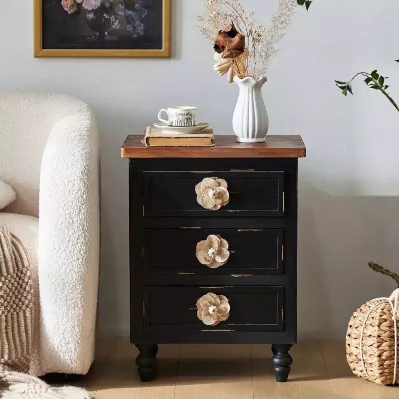 Comodino ModernLuxe con 3 cassetti e pomelli floreali, tavolino laterale da letto o da divano in stile rustico vintage