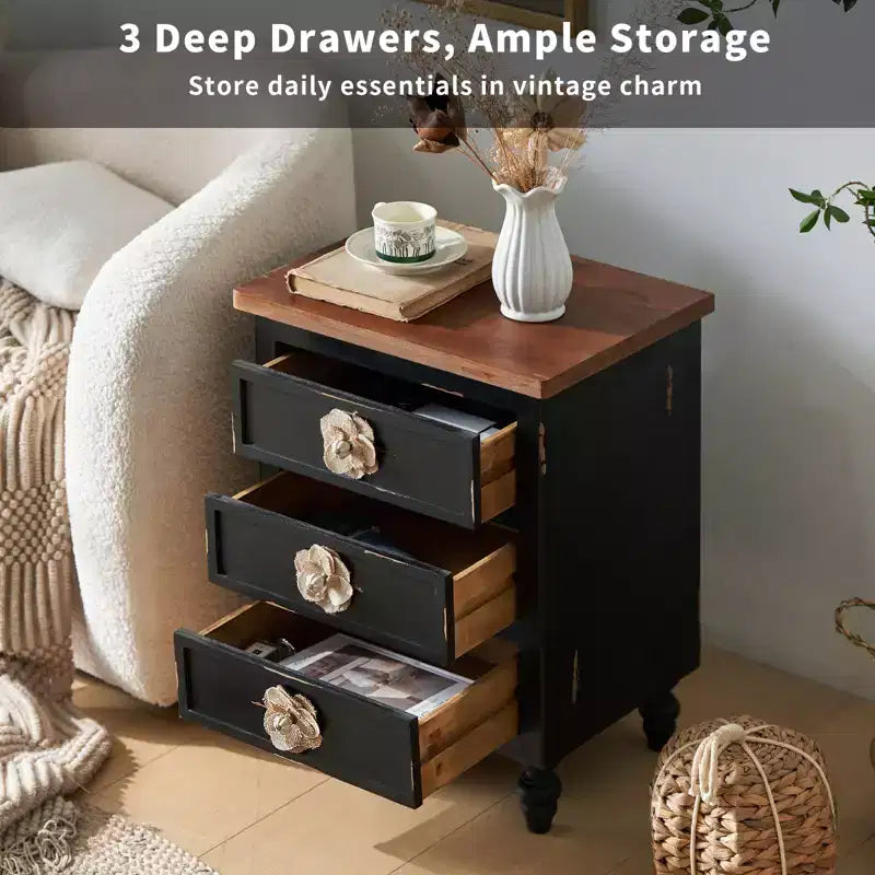 Comodino ModernLuxe con 3 cassetti e pomelli floreali, tavolino laterale da letto o da divano in stile rustico vintage