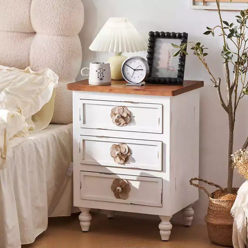 Comodino ModernLuxe con 3 cassetti e pomelli floreali, tavolino laterale da letto o da divano in stile rustico vintage