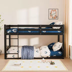 JOYMOR Letto a castello basso in legno massello per bambini/ragazzi, struttura letto a castello con spondine e scaletta per bambini e bambine, nessuna molla necessaria (nero)