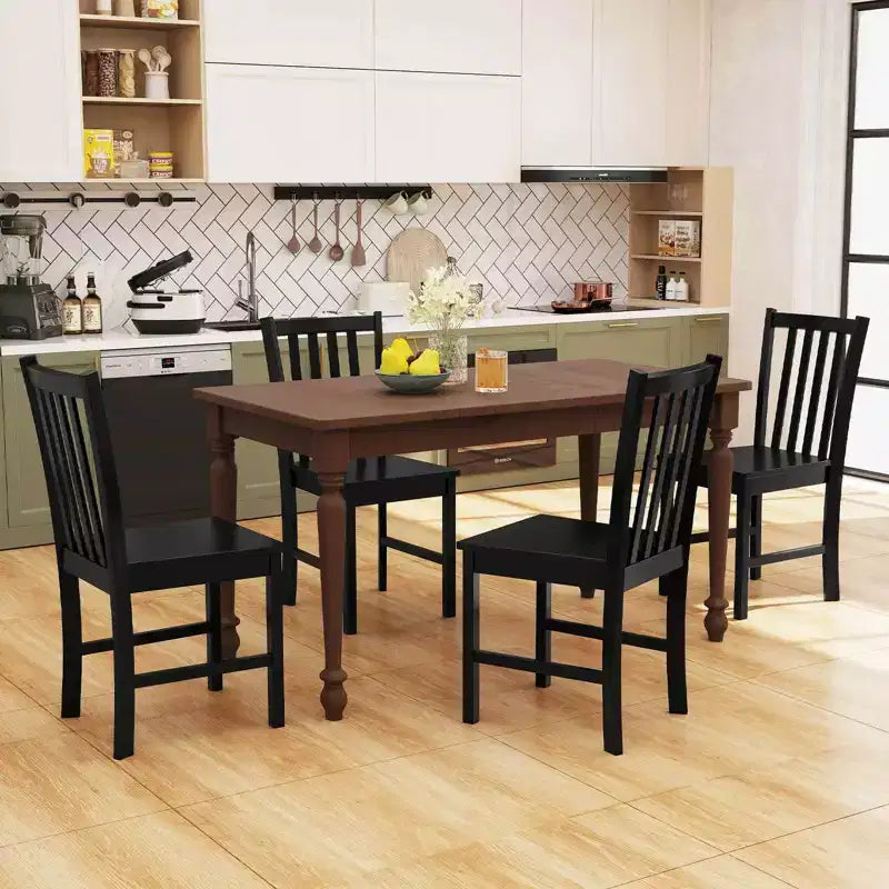Costway Sedie da Pranzo Rustiche Set da 4 con Schienale Inclinato a Doghe, Seduta Larga, Gambe in Legno di Caucciù Nero/Bianco