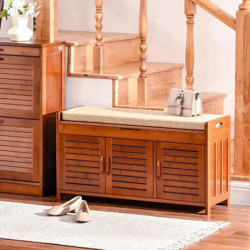 Banc à Chaussures avec Meubles de Rangement, Banc d'entrée en Bambou avec Coussin d'assise, 3 Portes et Compartiment Caché pour Couloir Cerise