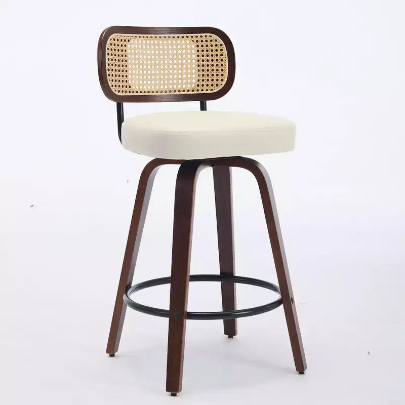 Set di 3 sgabelli da bar girevoli ad altezza bancone Homy Casa, schienale in rattan con seduta imbottita, gambe in legno di noce, altezza seduta 65 cm