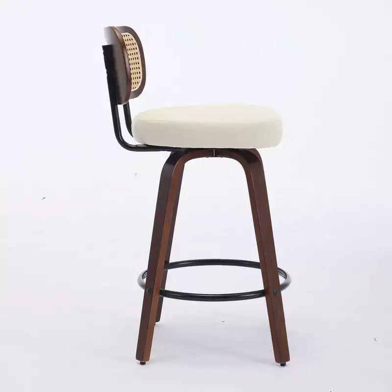 Set di 3 sgabelli da bar girevoli ad altezza bancone Homy Casa, schienale in rattan con seduta imbottita, gambe in legno di noce, altezza seduta 65 cm
