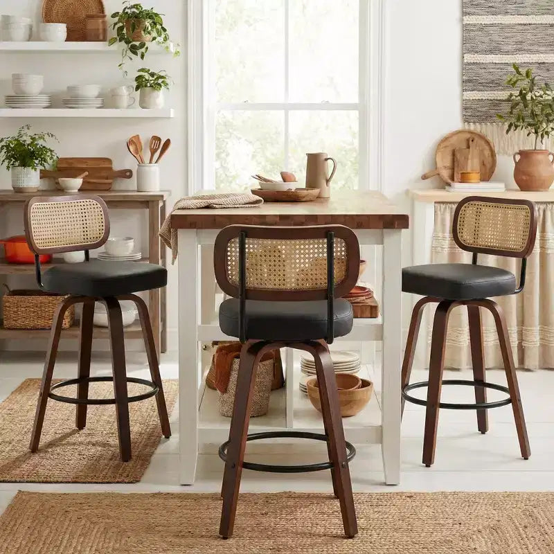 Homy Casa - Ensemble de 3 tabourets de bar pivotants à hauteur de comptoir, dossier en rotin avec assise rembourrée, pieds en bois de noyer, hauteur d'assise de 65 cm