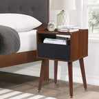 Table d'appoint moderne avec station de charge, table de chevet rustique avec tiroir de rangement et étagère ouverte, pieds en bois massif pour chambre à coucher